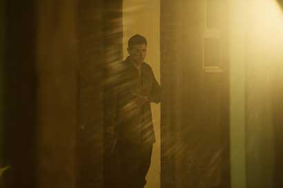Jack O'Connell in una scena del film '71 diretto da Yann Demange