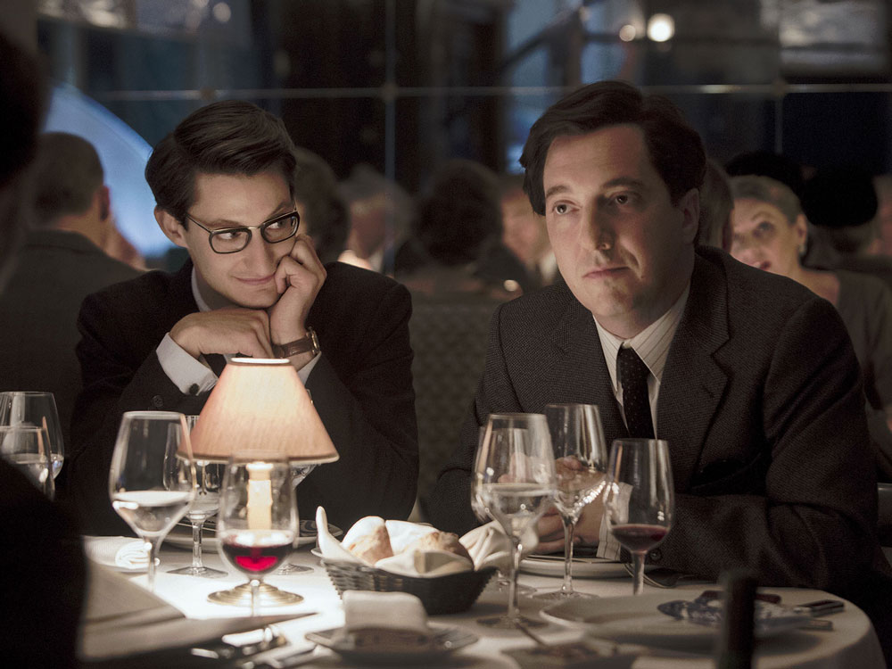Pierre Niney e Guillaume Gallienne nel film Yves Saint Laurent Photo Tibo Anouchka - SquareOne/Universum Pierre Niney e Guillaume Gallienne nel film Yves Saint Lauren