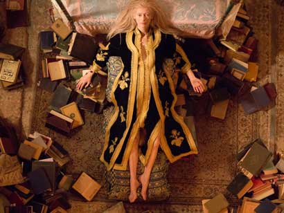 Tilda Swinton in una scena del film "Only Lovers Left Alive" di Jim Jarmusch Tilda Swinton in una scena del film "Only Lovers Left Alive" di Jim Jarmusch