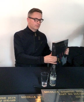 Nicolas Winding Refn autografa il suo libro - Photo MaSeDomani