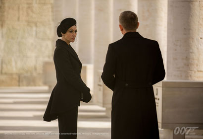 Monica Bellucci e Daniel Craig in una scena di SPECTRE