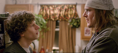 Jesse Eisenberg e Jason Segel - Photo: courtesy of Adler entertainment