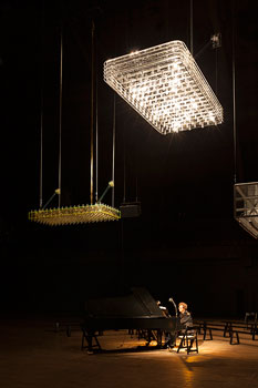 Installation view: Philippe Parreno, H{N)Y P N(Y}OSIS, Park Avenue Armory, 2015.Photo Andrea Rossetti. Courtesy the artist and Park Avenue Armory. Installation view: Philippe Parreno, H{N)Y P N(Y}OSIS, Park Avenue Armory, 2015.Photo Andrea Rossetti. Courtesy the artist and Park Avenue Armory.