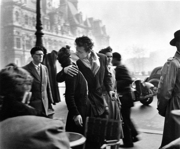 Robert Doisneau Il bacio dell’Hôtel de Ville, 1950 © Atelier Robert Doisneau