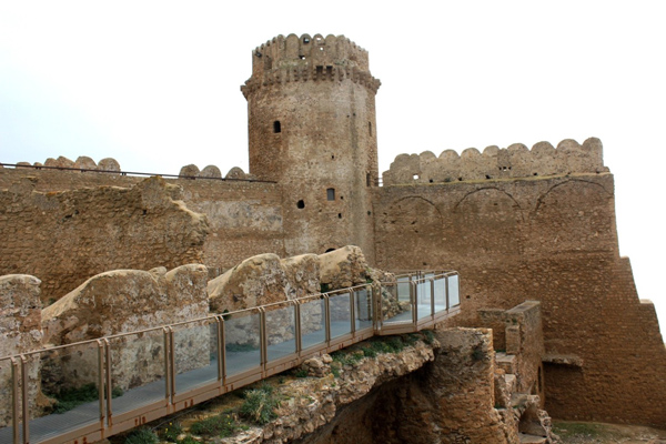 Scorcio con torre del Castello di Le Castella - Foto: ufficio stampa