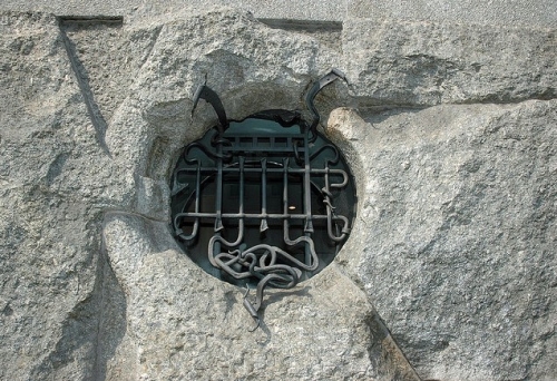 Palazzo Castiglioni, particolare Oblò