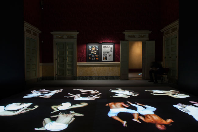 L'ambiente sensibile "Coro" di Studio Azzurro a Palazzo Reale di Milano - Foto: ufficio stampa L'ambiente sensibile "Coro" di Studio Azzurro a Palazzo Reale di Milano - Foto: ufficio stampa