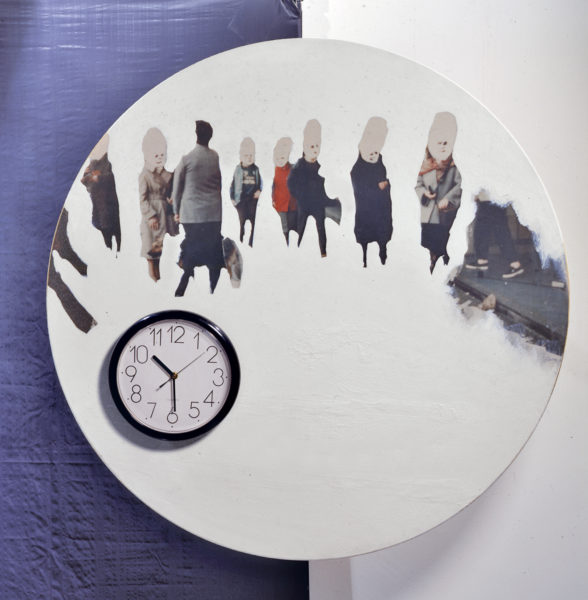 L’ora italiana, 1985 installazione per 20 elementi (dettaglio) di diametro cm 100 cad tecnica mista con orologi montati su legno Collezione Intesa Sanpaolo
