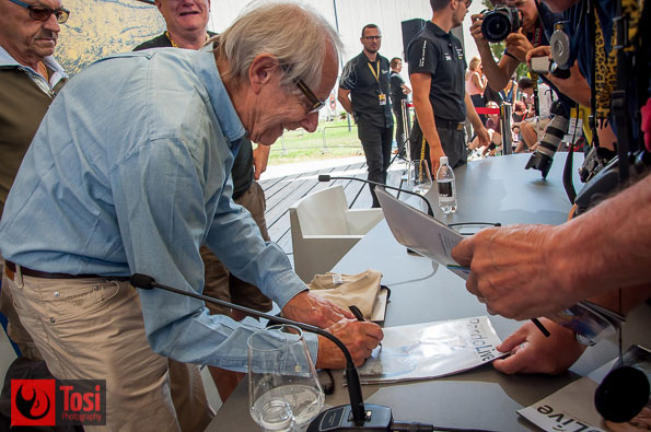 loach_autografi_tosi-photo loach_autografi_tosi-photo