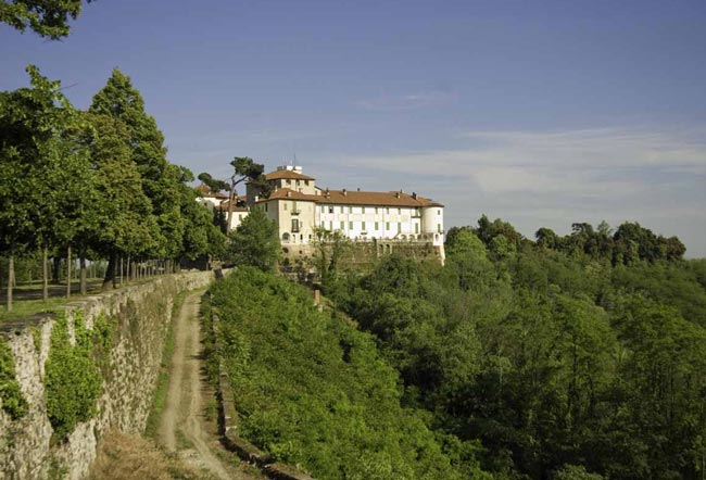 Castello e Parco di Masino - Fronte delle Meridiane - Foto: Giorgio Majno © FAI Fondo Ambiente Italiano