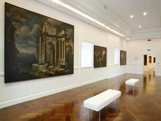 Una sala della Galleria Nazionale di Cosenza in cui si terrà la Caccia al Museo