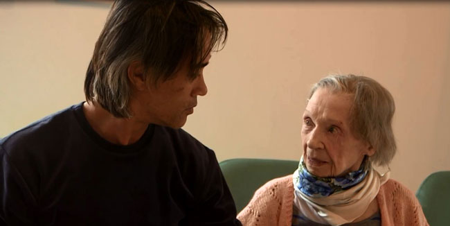 Un'immagine del film Une jeune fille de 90 ans di Valeria Bruni Tedeschi in anteprima al Festival dei Popoli 2016