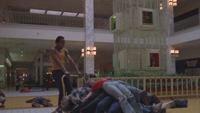 Una scena del film Zombi - Photo: courtesy of Midnight Factory