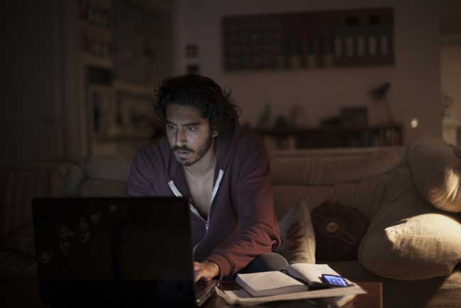 Dev Patel in una scena del film Lion La strada verso casa - Photo: courtesy of Eagle Pictures