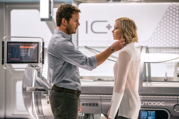 CHRIS PRATT (Jim) e JENNIFER LAWRENCE (Aurora) in PASSENGERS