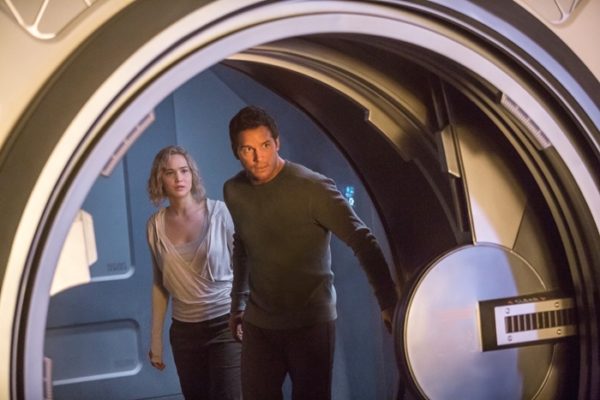 JENNIFER LAWRENCE (Aurora) e CHRIS PRATT (Jim) in PASSENGERS