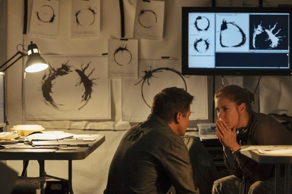 JEREMY RENNER (Ian Donnelly) e AMY ADAMS (Loise Banks) in ARRIVAL - Photo: Courtesy of Paramount Pictures.
