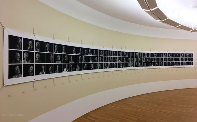 L'ingresso della mostra La bambinaia di Rita Hayworth. Ritratti di Katja Snozzi - Foto di Vissia Menza