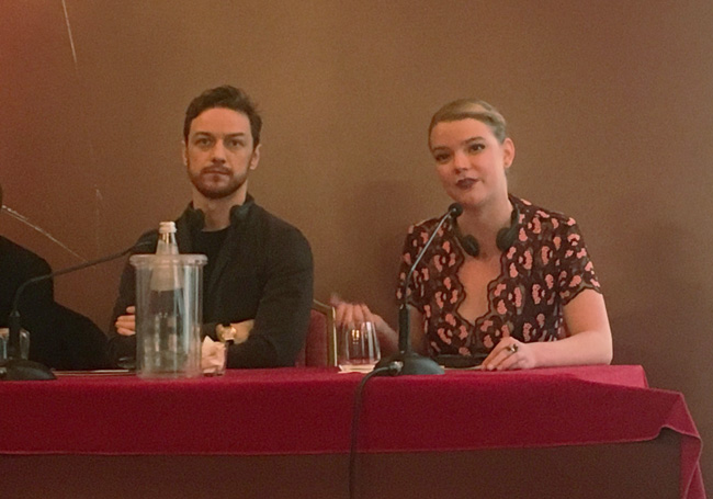 James McAvoy e Anya Taylor-Joy alla conferenza stampa milanese del film SPLIT - Foto di Luca Zanovello James McAvoy e Anya Taylor-Joy alla conferenza stampa milanese del film SPLIT - Foto di Luca Zanovello