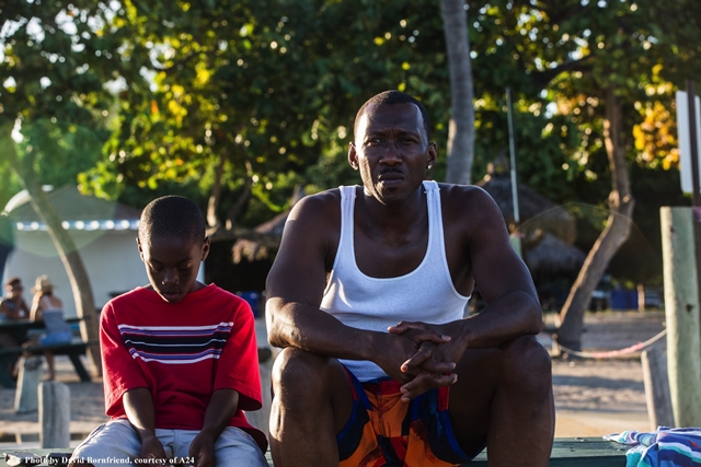 ALEX HIBBERT (Little) e MAHERSHALA ALI (Juan) in MOONLIGHT