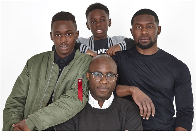 MOONLIGHT - In alto gli interpreti di Chiron: Ashton Sanders (a 16 anni), Alex Hibbert (a 9 anni) e Trevante Rhodes (a 30 anni). In basso: il regista Barry Jenkins