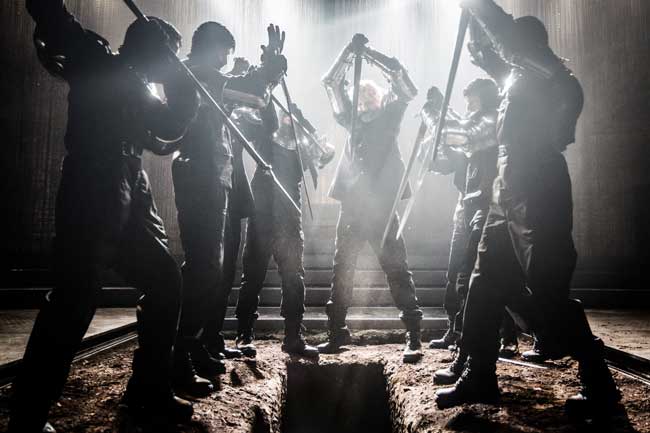 The Richard III Company - Photo credit: Marc Brenner Una scena del Riccardo III -The Richard III Company - Photo credit: Marc Brenner
