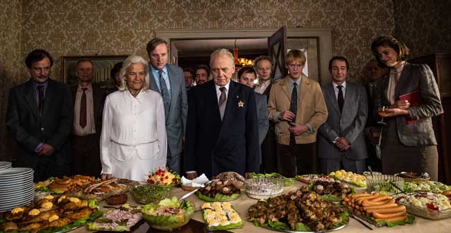 Christian Kuchenbuch, Axel Wandke, Hildegard Schmahl, Stephan Grossmann, Ronald Kukulies e Alexander Hörb nel film In Times of Fading Light © Hannes Hubach Berlinale Special Gala 2017 - il cast del film In Times of Fading Light (c) Hannes Hubach