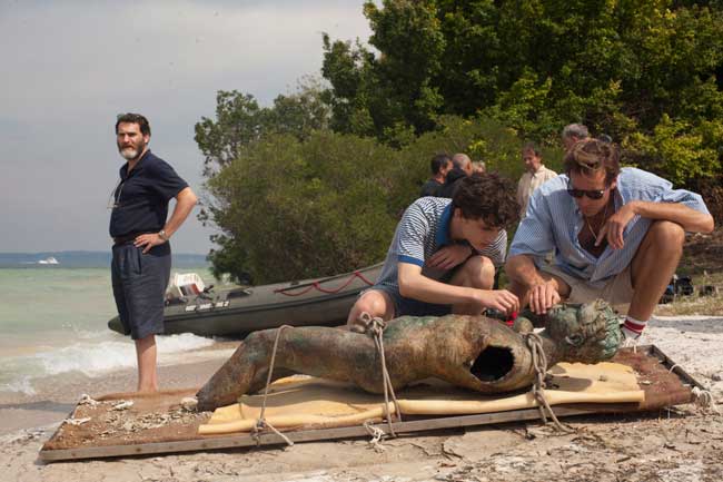 Michael Stuhlbarg, Timothée Chalamet e Armie Hammer in Call me by your Name (c) Sony Pictures Classics
