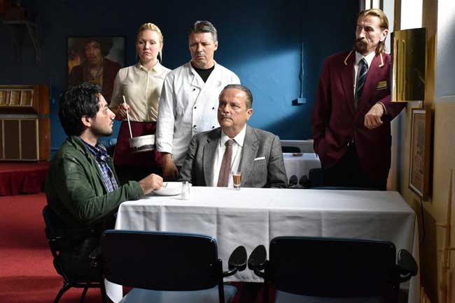 Sherwan Haji, Nuppu Koivu, Janne Hyytiäinen, Sakari Kuosmanen e Ilkka Koivula in The Other Sideo of Hope - Ph: Malla Hukkanen © Sputnik Oy I vincitori della Berlinale 2017: The Other Side of Hope - Foto: Malla Hukkanen (c) Sputnik Oy