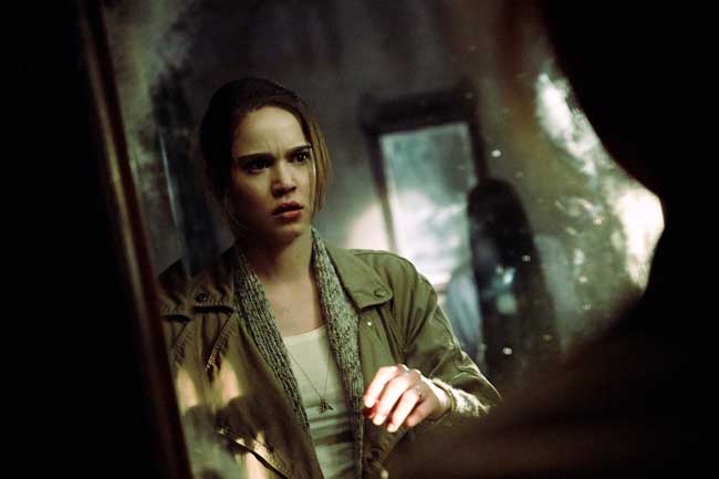 Matilda Lutz è Julia in The Ring 3 - Photo credit: Quantrell Colbert © 2016 Paramount Pictures. All Rights Reserved. Matilda Lutz è Julia in The Ring 3 - Photo credit: Quantrell Colbert © 2016 Paramount Pictures. All Rights Reserved.