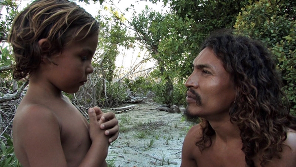 Natan Machado Palombini e Jorge Machado nel film Alamar Natan Machado Palombini e Jorge Machado nel film Alamar