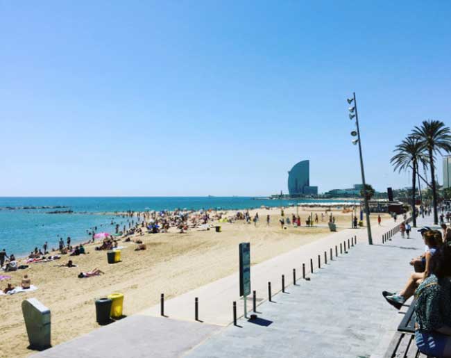 Barcellona, la spiaggia della Barceloneta - Foto: Anna Falciasecca Barcellona, la spiaggia della Barceloneta - Foto: Anna Falciasecca