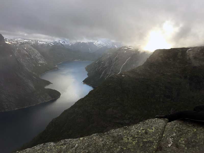 L'alba a Trolltunga @ Matteo Pozzi
