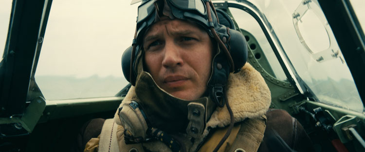 Tom Hardy in una scena del film Dunkirk © 2017 WARNER BROS. ENTERTAINMENT INC. ALL RIGHTS RESERVED