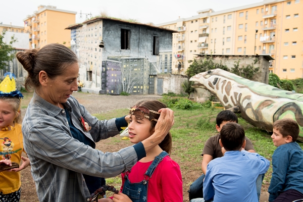 Raffaella Giordano, Maddalena Stornaiuolo e Anna Salvati sul set del film L'intrusa di Leonardo di Costanzo - Foto: Gianni Fiorito Raffaella Giordano, Maddalena Stornaiuolo e Anna Salvati sul set del film L'intrusa di Leonardo di Costanzo - Foto: Gianni Fiorito
