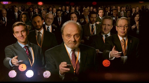 Dan Stevens, Harris Yulin e Steve Buscemi in L'INCREDIBILE VITA DI NORMAN - Photo: courtesy of Lucky Red Dan Stevens, Harris Yulin e Steve Buscemi in L'INCREDIBILE VITA DI NORMAN - Photo: courtesy of Lucky Red