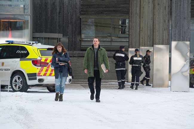 Rebecca Ferguson e Michael Fassbender nel film L’Uomo di Neve © Universal Pictures Rebecca Ferguson e Michael Fassbender nel film L’Uomo di Neve © Universal Pictures