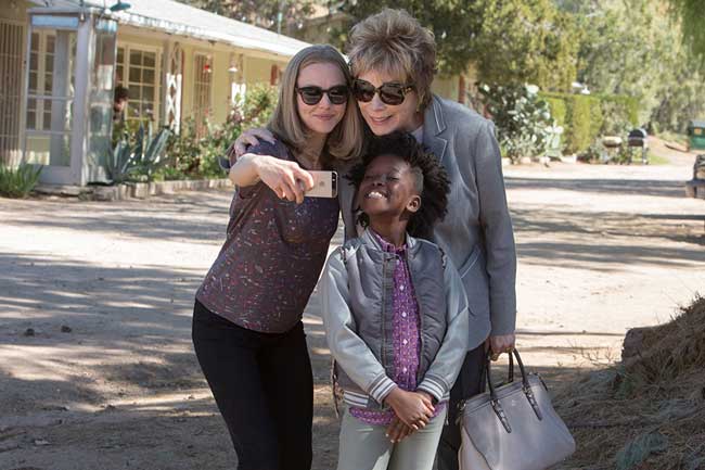 Amanda Seyfried, Shirley MacLaine e AnnJewel Lee Dixon nel film Adorabile Nemica - Photo: courtesy of Teodora Film Amanda Seyfried, Shirley MacLaine e AnnJewel Lee Dixon nel film Adorabile Nemica - Photo: courtesy of Teodora Film