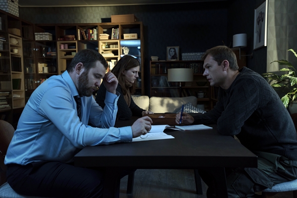 Aleksey Rozin/Boris, Maryana Spivak/Zhenya e Aleksey Fateev/il capo delle ricerche in Loveless - Photo: courtesy of Academy Two Aleksey Rozin/Boris, Maryana Spivak/Zhenya e Aleksey Fateev/il capo delle ricerche in Loveless - Photo: courtesy of Academy Two