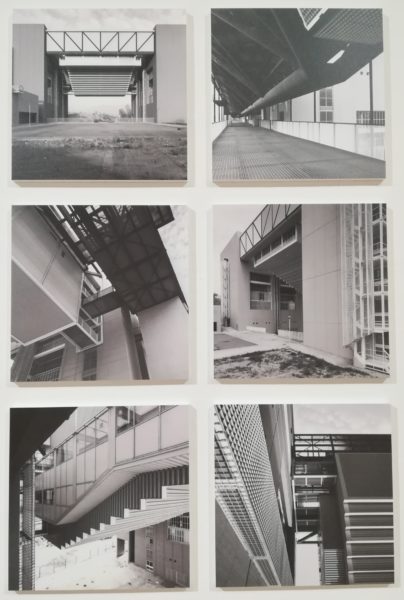 La mostra Il territorio dell’architettura - Gregotti e Associati, Veduta di un’aula consolidata Veduta del ponte veicolare e pedonale Vedute del sistema di aggancio di un’aula consolidata © Federica Musto La mostra Il territorio dell’architettura - Gregotti e Associati, Veduta di un’aula consolidata Veduta del ponte veicolare e pedonale Vedute del sistema di aggancio di un’aula consolidata © Federica Musto