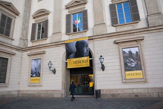 L’ingresso della mostra a Palazzo Reale © Paolo Vezzoli L’ingresso della mostra a Palazzo Reale © Paolo Vezzoli