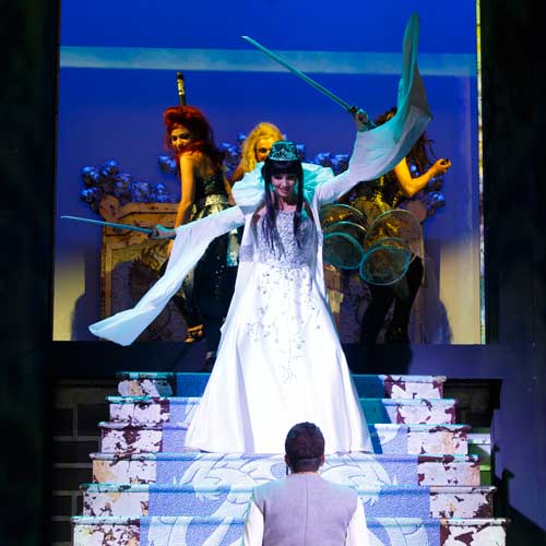 Lorella Cuccarini nel musical La Regina di Ghiaccio © Musacchio, Ianniello & Pasqualini Lorella Cuccarini nel musical La Regina di Ghiaccio © Musacchio, Ianniello & Pasqualini