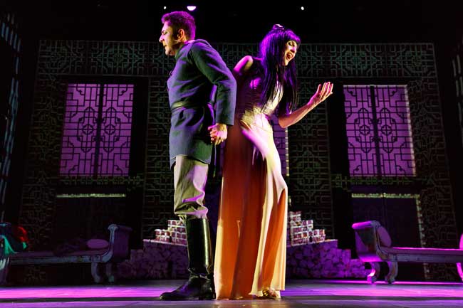 Pietro Pignatelli e Lorella Cuccarini nel musical La Regina di Ghiaccio © Musacchio, Ianniello & Pasqualini Pietro Pignatelli e Lorella Cuccarini nel musical La Regina di Ghiaccio © Musacchio, Ianniello & Pasqualini