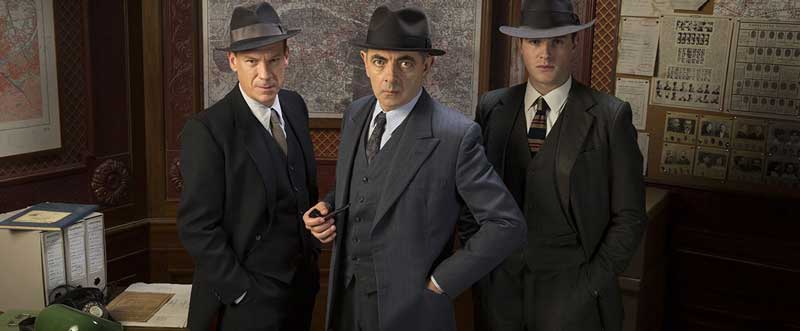 Shaun Dingwall, Rowan Atkinson e Leo Staar in Maigret (2017) - Photo: courtesy of laF Shaun Dingwall, Rowan Atkinson e Leo Staar in Maigret (2017) - Photo: courtesy of laF
