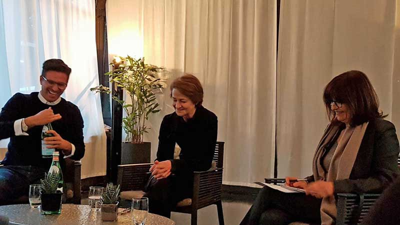 Il regista Andrea Pallaoro e l’attrice Charlotte Rampling alla presentazione milanese del film Hannah © MaSeDomani Il regista Andrea Pallaoro e l’attrice Charlotte Rampling alla presentazione milanese del film Hannah © MaSeDomani