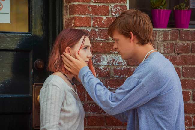 Saoirse Ronan e Lucas Hedges nel film Lady Bird - Photo by Merie Wallace, courtesy of A24