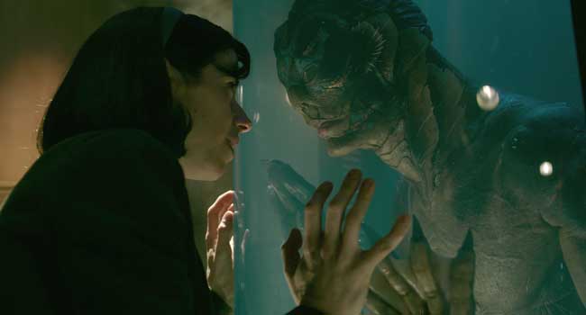 Sally Hawkins e Doug Jones in una scena del film The Shape of Water - Photo: courtesy of 20th Century Fox Italia Sally Hawkins e Doug Jones in una scena del film The Shape of Water - Photo: courtesy of 20th Century Fox Italia