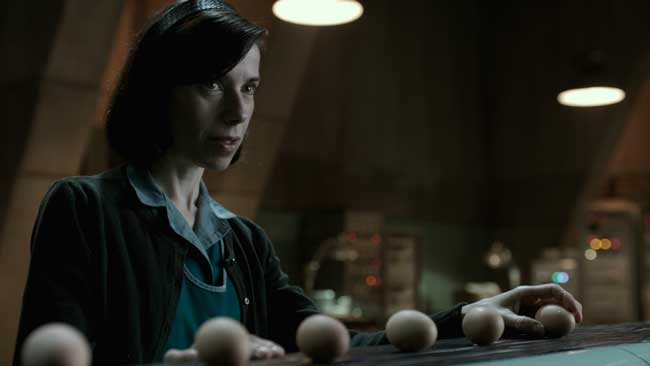 Sally Hawkins in una scena del film The Shape of Water - Photo: courtesy of 20th Century Fox Italia Sally Hawkins in una scena del film The Shape of Water - Photo: courtesy of 20th Century Fox Italia