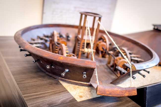 Una delle macchine di Leonardo esposte alla Da Vinci Experience Una delle macchine di Leonardo esposte alla Da Vinci Experience