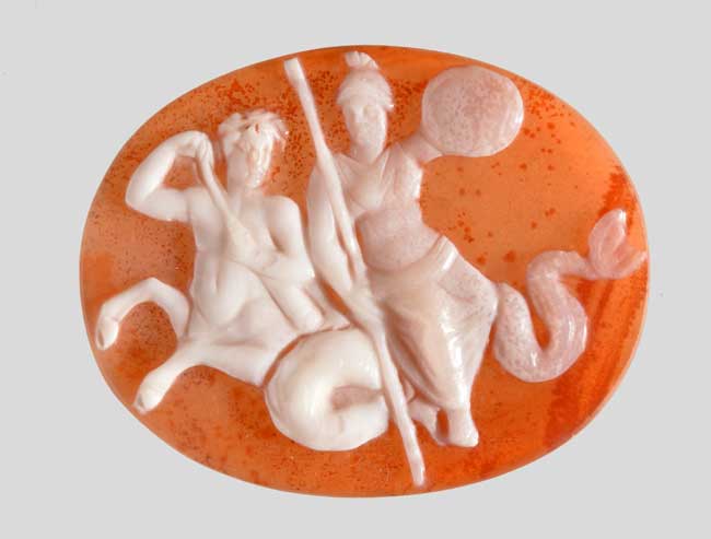 Cammeo con ittiocentauro e dea (forse Tetide) Pompei, I secolo a.C. - I secolo d.C. Corniola e onice 4 x 3,2 cm Museo Archeologico Nazionale, Napoli Ercolano e Pompei: Cammeo con ittiocentauro e dea